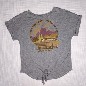 Sunset West gray california car desert graphic tie front short sleeve tee Medium
